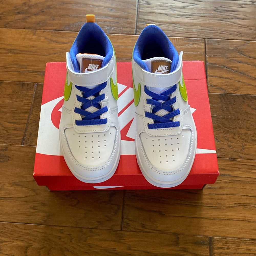 Brand New Nike kids court borough low 2 se shoes